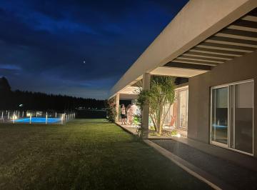 Casa · 260m² · 5 Ambientes · 4 Cocheras · Nuevo Valor! =) Casa en Barrio Privado Club de Campo Haras del Sur II, Brandsen