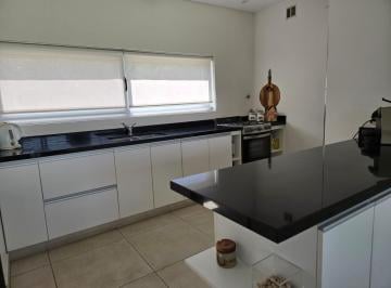 Casa · 260m² · 5 Ambientes · 4 Cocheras · Nuevo Valor! =) Casa en Barrio Privado Club de Campo Haras del Sur II, Brandsen
