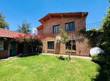 Casa · 197m² · 5 Ambientes · 2 Cocheras · Casa en Venta Barrio Privado, Villa Nueva