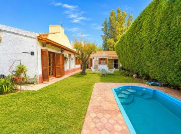 Casa · 156m² · 6 Ambientes · 1 Cochera · Casa en Venta Barrio Privado 3 Dorm Guaymallén