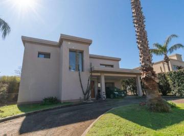 Casa · 210m² · 6 Ambientes · 2 Cocheras · Casa en Venta Funes Hills - Miraflores