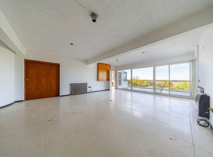 Casa · 344m² · 7 Ambientes · 4 Cocheras