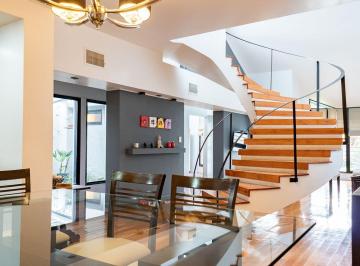 Casa · 202m² · 5 Ambientes · 1 Cochera · Venta Casa 3 Domitorios con Jardin en Alberdi