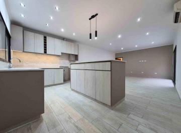 Casa · 227m² · 3 Ambientes · 1 Cochera · Casa - 2 Lote Propio - en Block - Barracas - Patio - Cochera