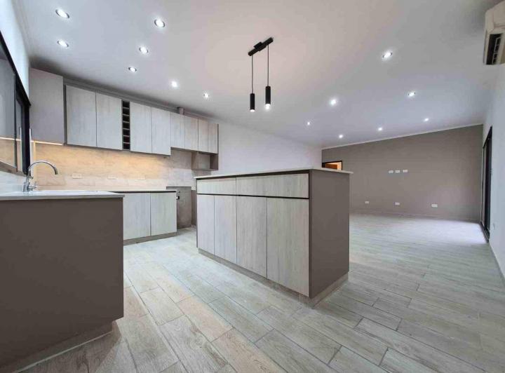 Casa · 227m² · 3 Ambientes · 1 Cochera