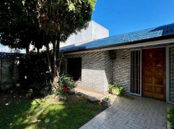 Casa · 105m² · 4 Ambientes · 1 Cochera · Casa 4 Ambientes en Venta Llavallol Mas Depto 2amb