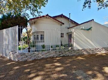 Casa · 117m² · 4 Ambientes · 1 Cochera · Venta! Casa en Esquina 3 Amb Garage, San Martin