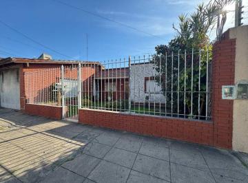 Casa · 150m² · 3 Ambientes · 3 Cocheras · Venta Casa 3 Amb Casanova Centro Garage Patio