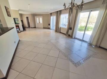 Casa · 320m² · 6 Ambientes · 3 Cocheras · Casa en Venta en Country Los Altos del Sol