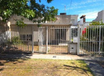 Casa · 120m² · 4 Ambientes · 1 Cochera · Venta - Casa 4 Amb. C/cochera - Ituzaingo