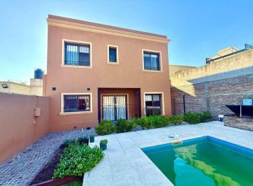 Casa · 282m² · 6 Ambientes · 1 Cochera · Casa Venta Padua Ituzaingo Piscina Apta Credito
