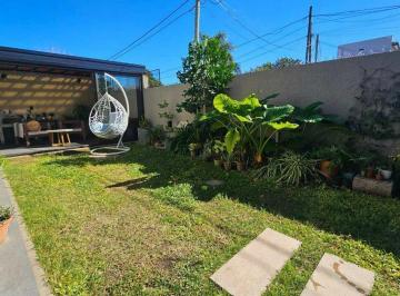 Casa · 80m² · 3 Ambientes · 1 Cochera · Venta Casa Duplex 3 Amb Parque y Quincho Ituzaingo