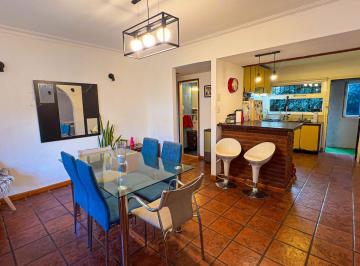 Casa · 110m² · 4 Ambientes · 1 Cochera · Venta Casa 4 Ambientes con Patio Barrio Caisamar.