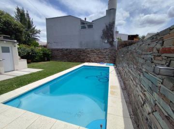 Casa · 120m² · 4 Ambientes · 1 Cochera · Casa Venta Castelar 4 Amb Parque Piscina Cochera