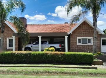 Casa · 171m² · 4 Ambientes · 1 Cochera · Venta - Country Golf Chascomús - Casa C/ Lote 850 m²