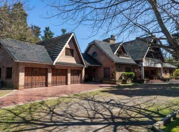 Casa · 377m² · 4 Ambientes · 3 Cocheras · Venta Casa Quinta en Ricardo Rojas Lote 4200 m²