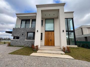 Casa · 320m² · 6 Ambientes · 3 Cocheras · Excelente Casa en Barrio Marinas Puertos Escobar