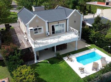 Casa · 217m² · 5 Ambientes · 2 Cocheras · Venta Casa 5 Ambientes Barrio Los Potrillos Pilar