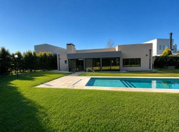 Casa · 265m² · 4 Ambientes · 1 Cochera · Casa en Venta en Barrio Ayres Plaza Pilar