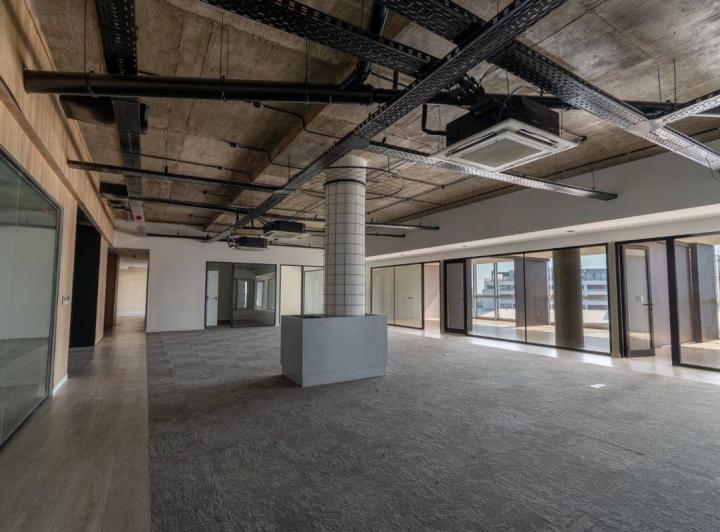 Oficina comercial · 834m²