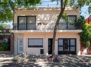 Casa · 241m² · 4 Ambientes · 1 Cochera · Casa en Venta Tres Dorm. Arroyito