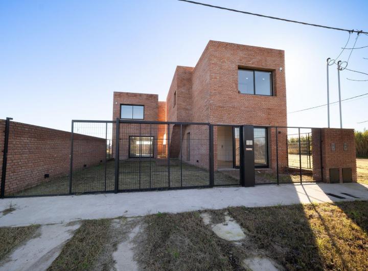 Casa · 102m² · 3 Ambientes · 1 Cochera