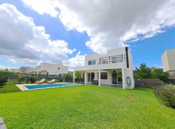 Casa · 156m² · 5 Ambientes · 2 Cocheras · Venta Casa 5 Amb Tipas Pileta Interno Orient Norte