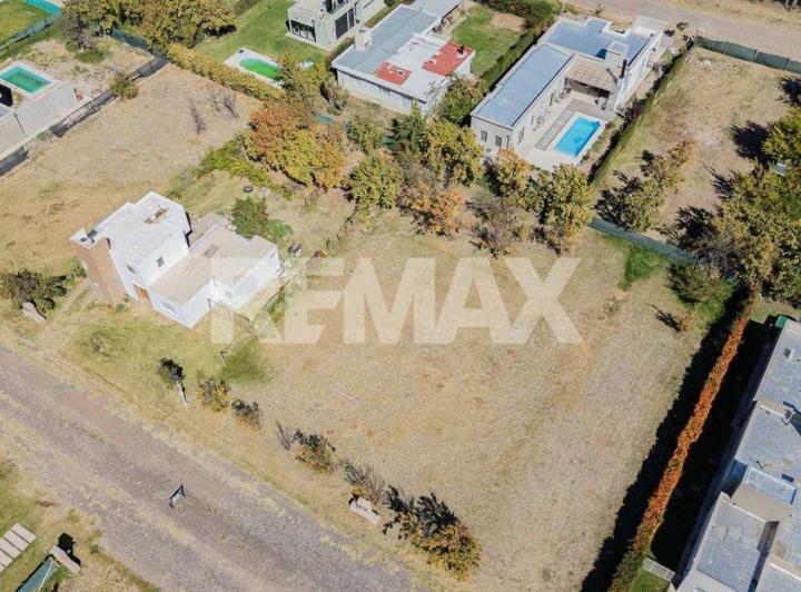 Terreno · 702m²