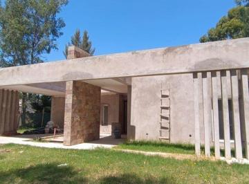Casa · 180m² · 4 Ambientes · 2 Cocheras · Casa en Venta en Miralagos
