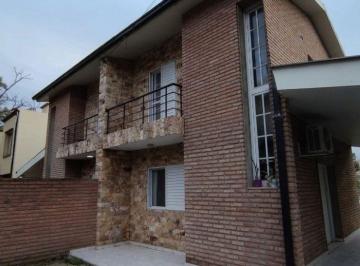 Casa · 87m² · 3 Ambientes · Venta Casa 2 Dormitorio Pueblo Esther, con Pileta