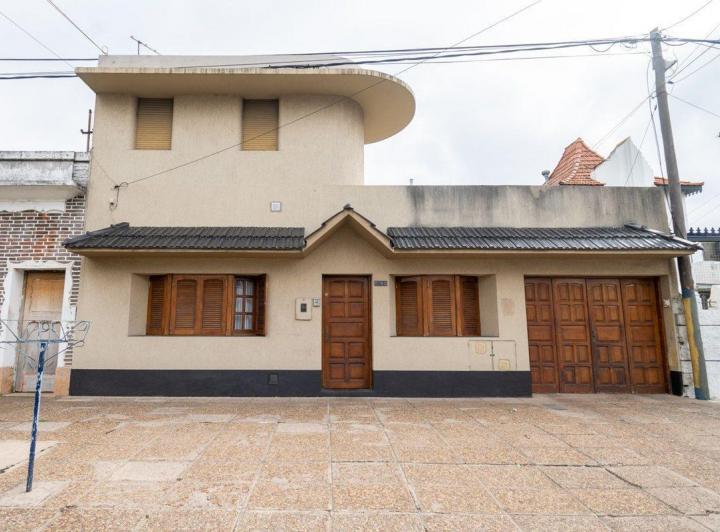 Casa · 260m² · 7 Ambientes · 1 Cochera