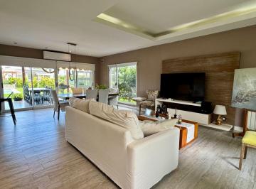 Casa · 155m² · 4 Ambientes · Venta Casa en Santa Elena