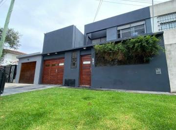 PH · 107m² · 3 Ambientes · 1 Cochera · Venta PH Constitucion con Garage y Parrilla