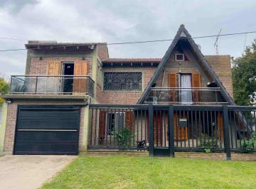 Casa · 120m² · 4 Ambientes · 2 Cocheras · Venta Casa en Los Hornos 3 Dorm.