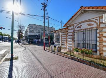Casa · 118m² · 3 Ambientes · 1 Cochera · Casa Esquina Av 2 Dormi C/ Cochera y Patio