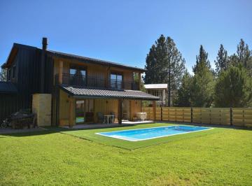 Casa · 202m² · 6 Ambientes · 2 Cocheras · Hermosa Casa en Barrio Dos Valles