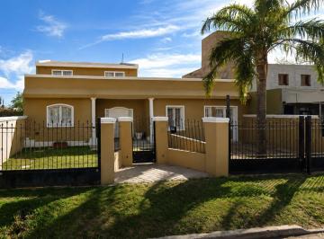 Casa · 400m² · 8 Ambientes · Venta de Casa con Departamento Arguello Córdoba