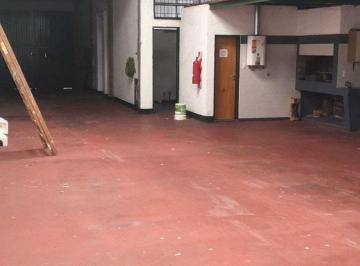 Bodega-Galpón · 248m² · Venta Galpon Providencia 248 m² con Oficina Baño