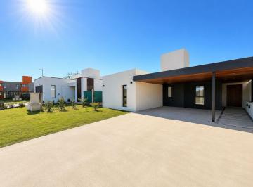 Casa · 135m² · 5 Ambientes · 4 Cocheras · Venta Casa Siete Soles Una Sola Planta