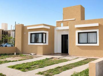 Casa · 82m² · 3 Ambientes · Venta Casa 2 Dorm., Valle Cercano