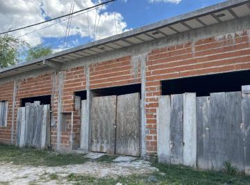 Edificio · 360m² · 3 Cocheras · Casa en Construcción con 3 Locales en Lote Propio
