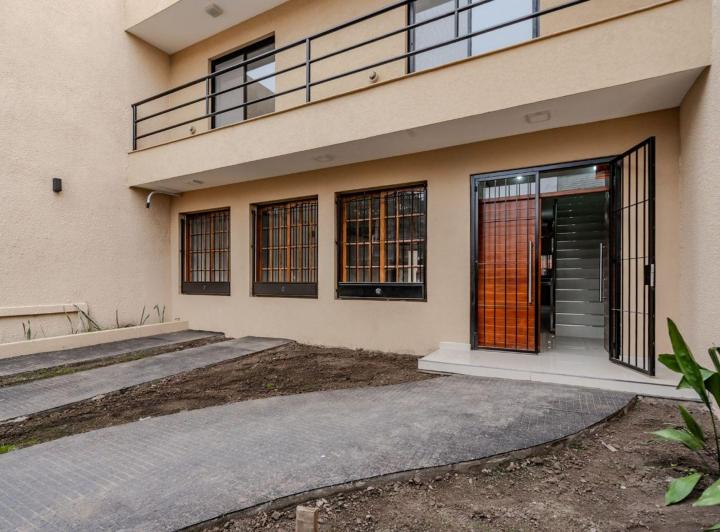Casa · 260m² · 6 Ambientes · 1 Cochera