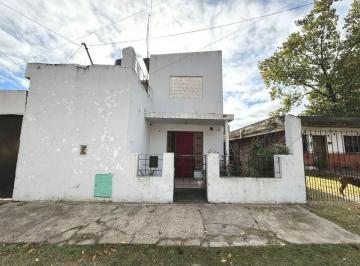 Casa · 155m² · 4 Ambientes · Casa Tipo PH 4 Amb con Galpon -. Loma Hermosa