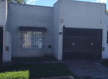 Casa · 64m² · 3 Ambientes · 1 Cochera · Venta Casa 3 Amb. con Garaje y Patio en Lujan