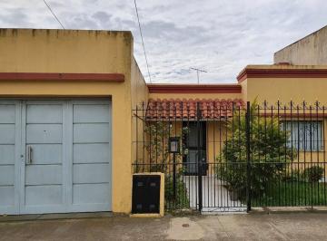Casa · 136m² · 3 Ambientes · 1 Cochera · Casa en Venta San Carlos Berisso 2 Dorm.