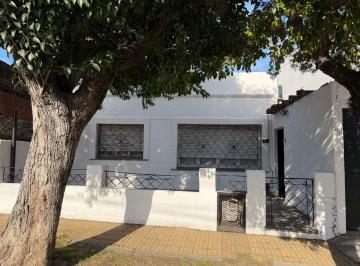 Casa · 117m² · 3 Ambientes · 1 Cochera · Casa 3 Amb con Cochera y Fondo Libre