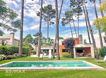 Casa · 229m² · 5 Ambientes · 1 Cochera · Venta Casa 3 Suites y Servicio en Boulevard Park