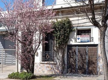 Casa · 150m² · 5 Ambientes · 1 Cochera · Venta Casa Tres Dorm. y Fondo