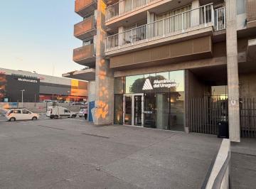 Local comercial · 310m² · 3 Cocheras · Venta Local con Renta Sobre Av Italia