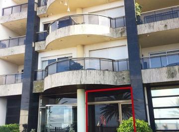 Local comercial · 33m² · Venta Local Sobre La Rambla con Renta 7,5%